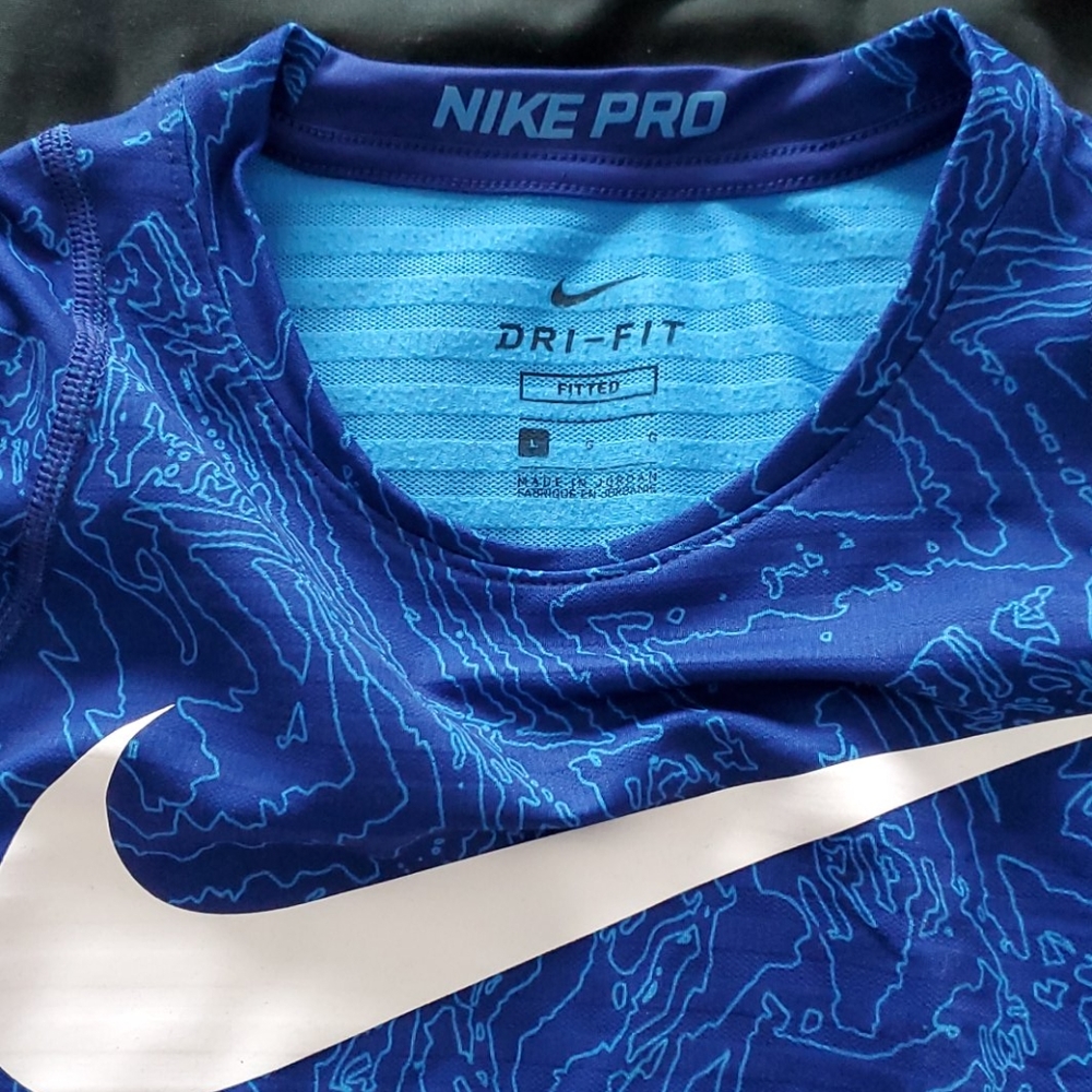 2 blue Nike dri-fit, youth large shirts - Picture 5 of 9